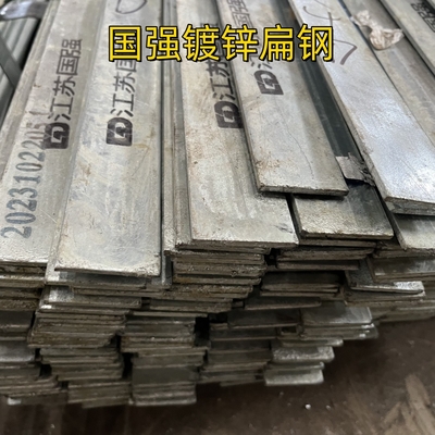 حرارة الغطس الصلب المسالق S235JR ASTM A36 للمواد البناء 60 * 6 * 6000MM