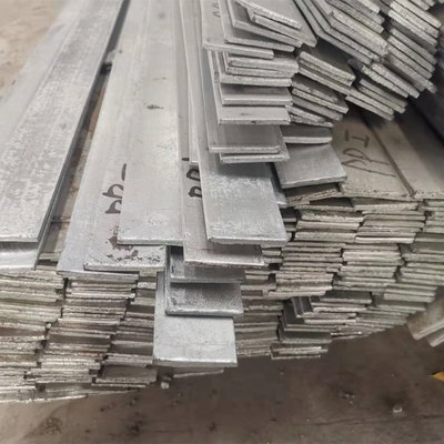 شريط مسطح من الفولاذ المجلفن بالغمس الساخن S235JR ASTM A36 SS400 شريط مسطح خفيف 30*3*6000 مم